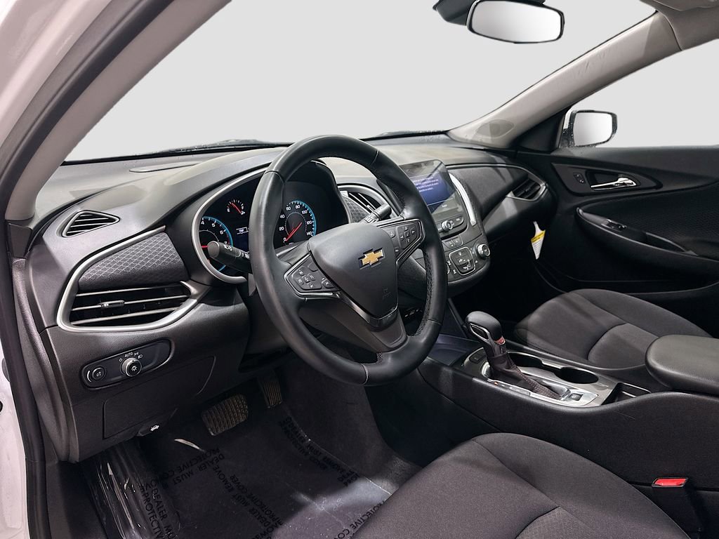 Used 2025 Chevrolet Malibu RS w/ LPO, Floor Liner Package FWD image 9