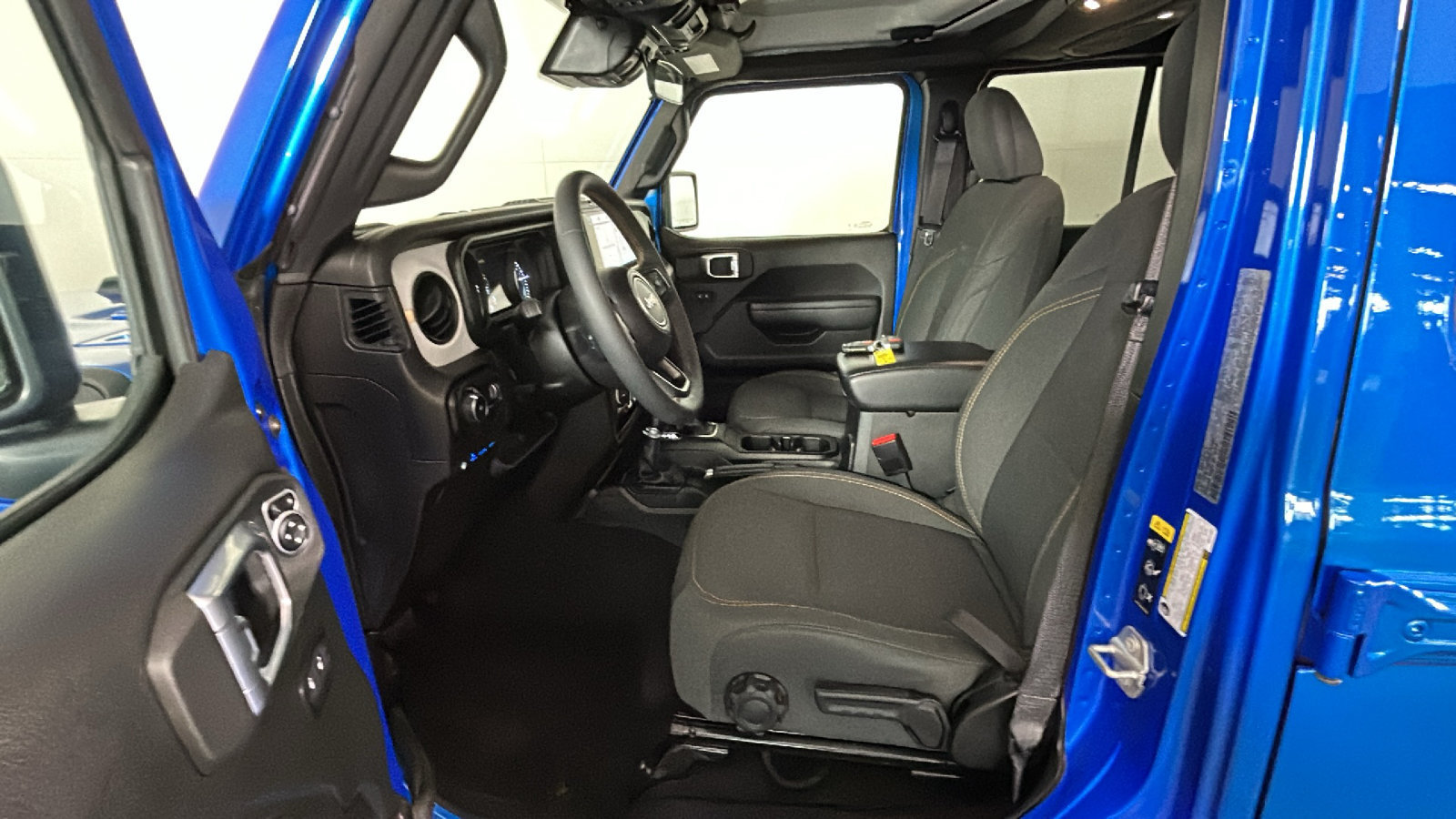 Used 2024 Jeep Wrangler Unlimited w/ Convenience Group AWD/4WD image 13