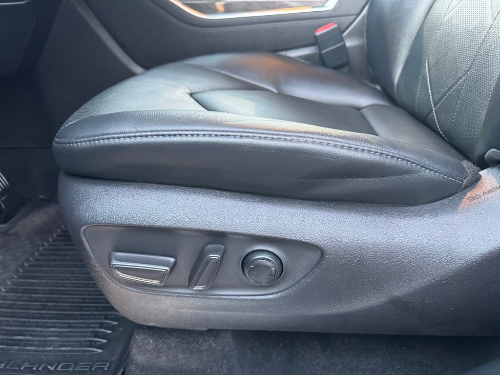 Used 2024 Toyota Highlander Platinum image 20