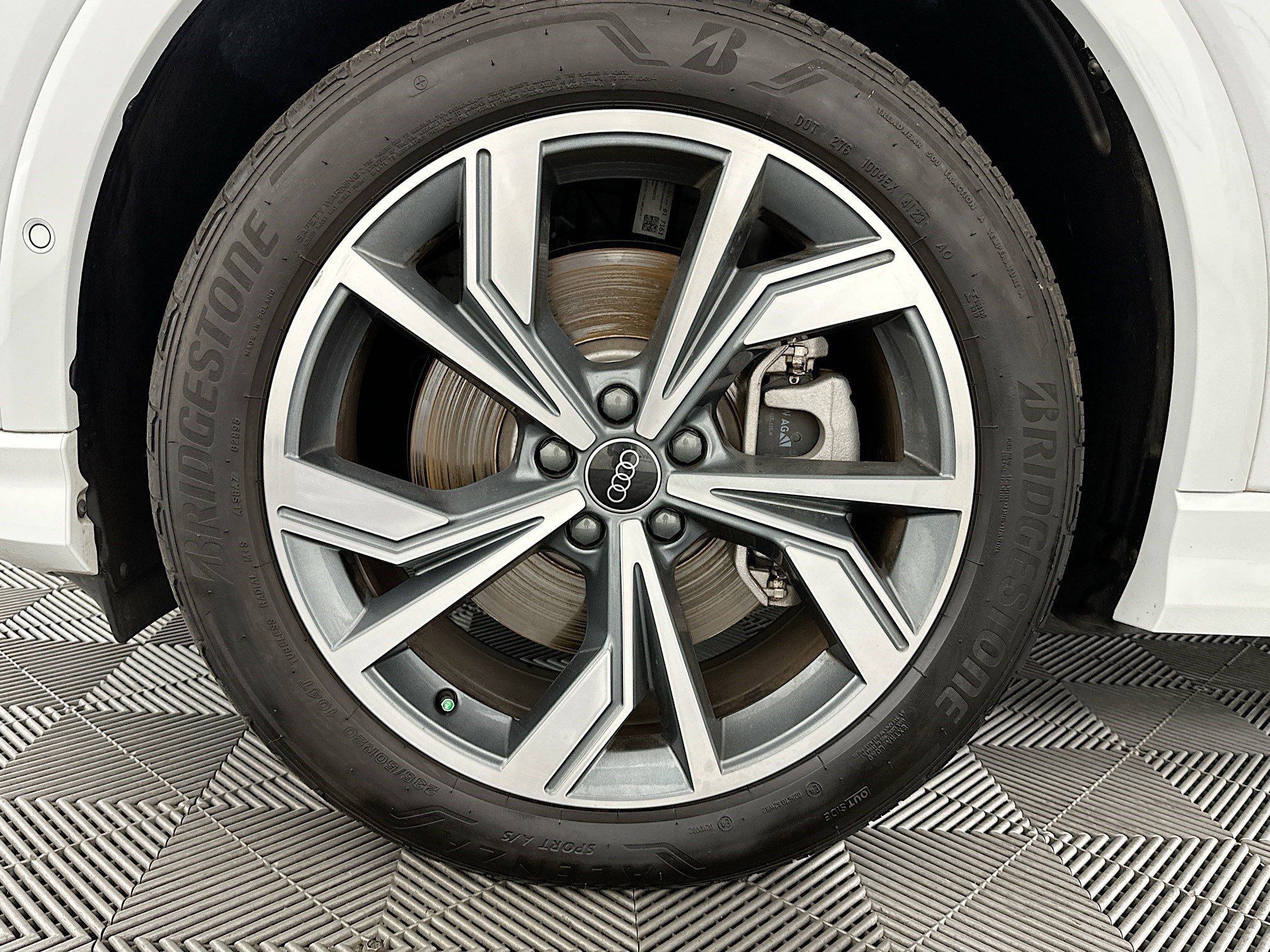 Used 2024 Audi Q4 e-tron Prestige image 35