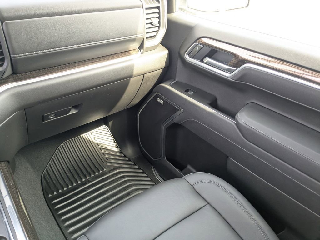 Used 2025 Chevrolet Silverado 1500 RST w/ Convenience Package II AWD/4WD image 17