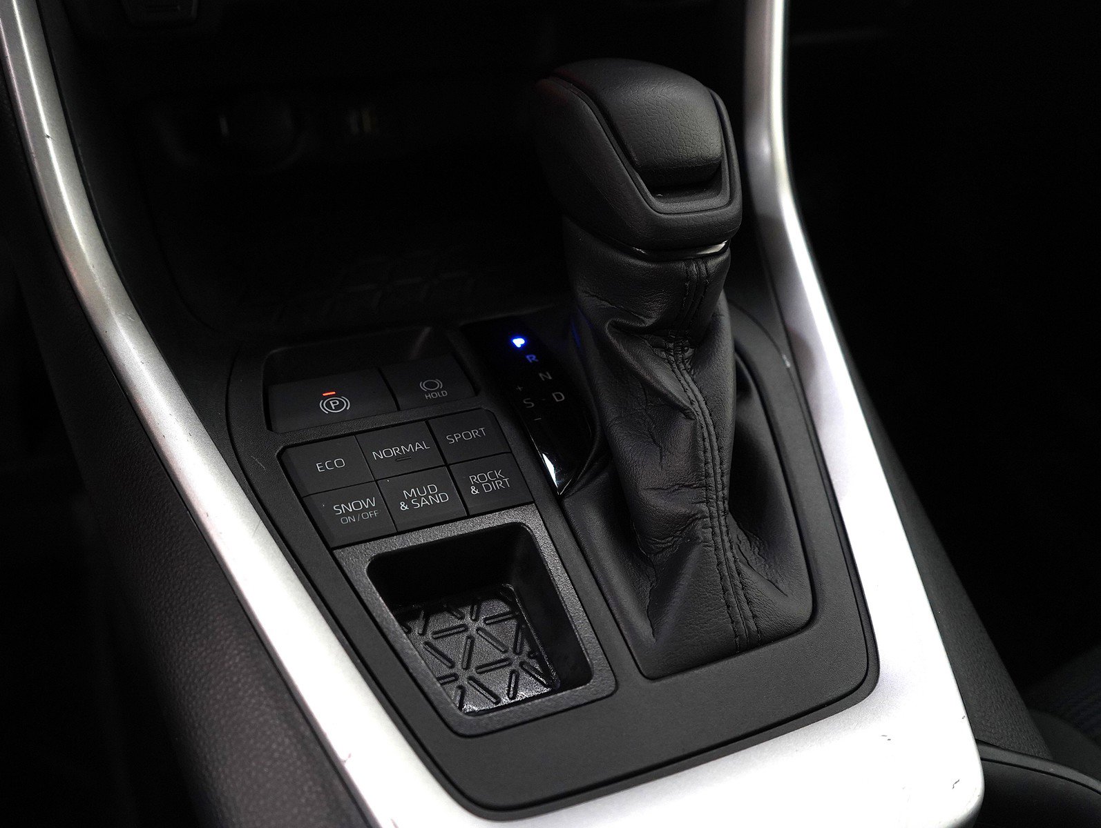 Used 2023 Toyota RAV4 LE image 19