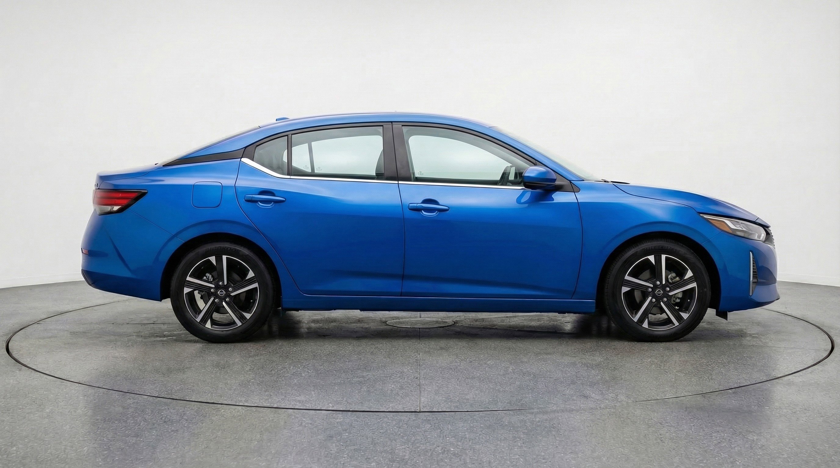Used 2025 Nissan Sentra SV FWD image 11