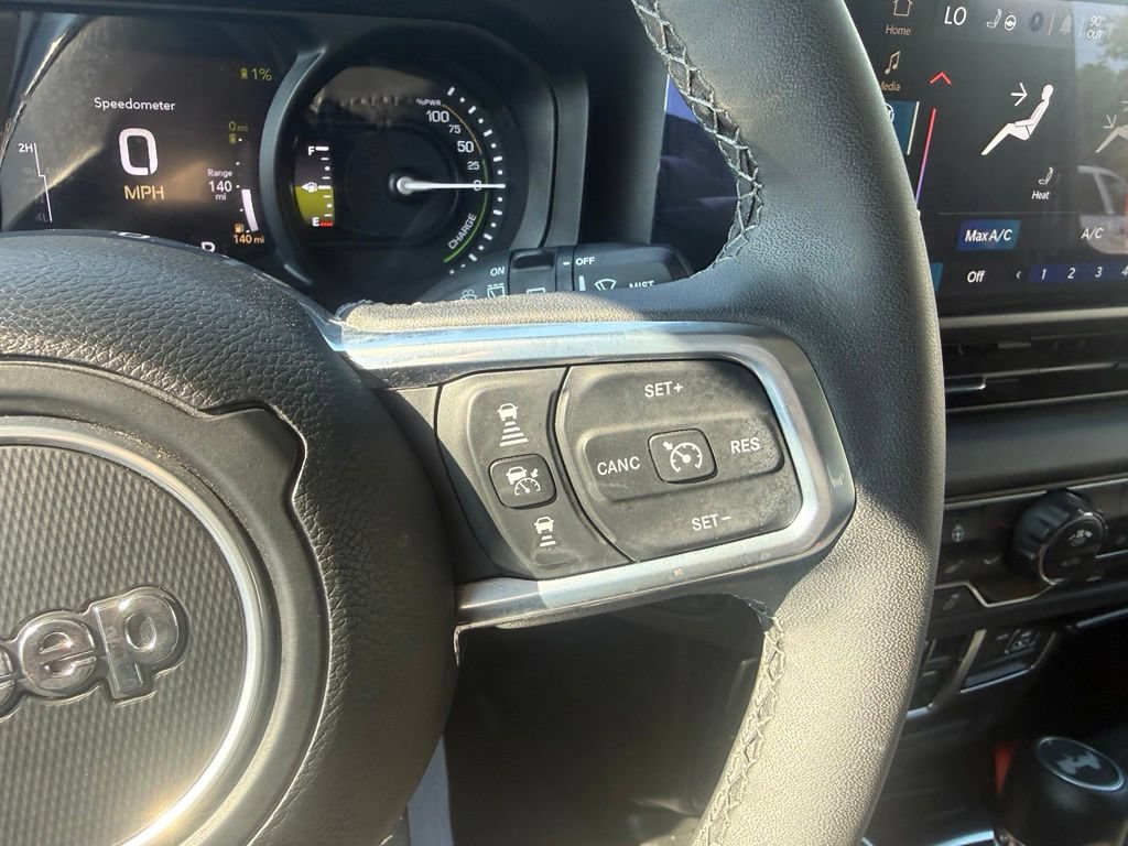 Used 2025 Jeep Wrangler Unlimited Sahara AWD/4WD image 21