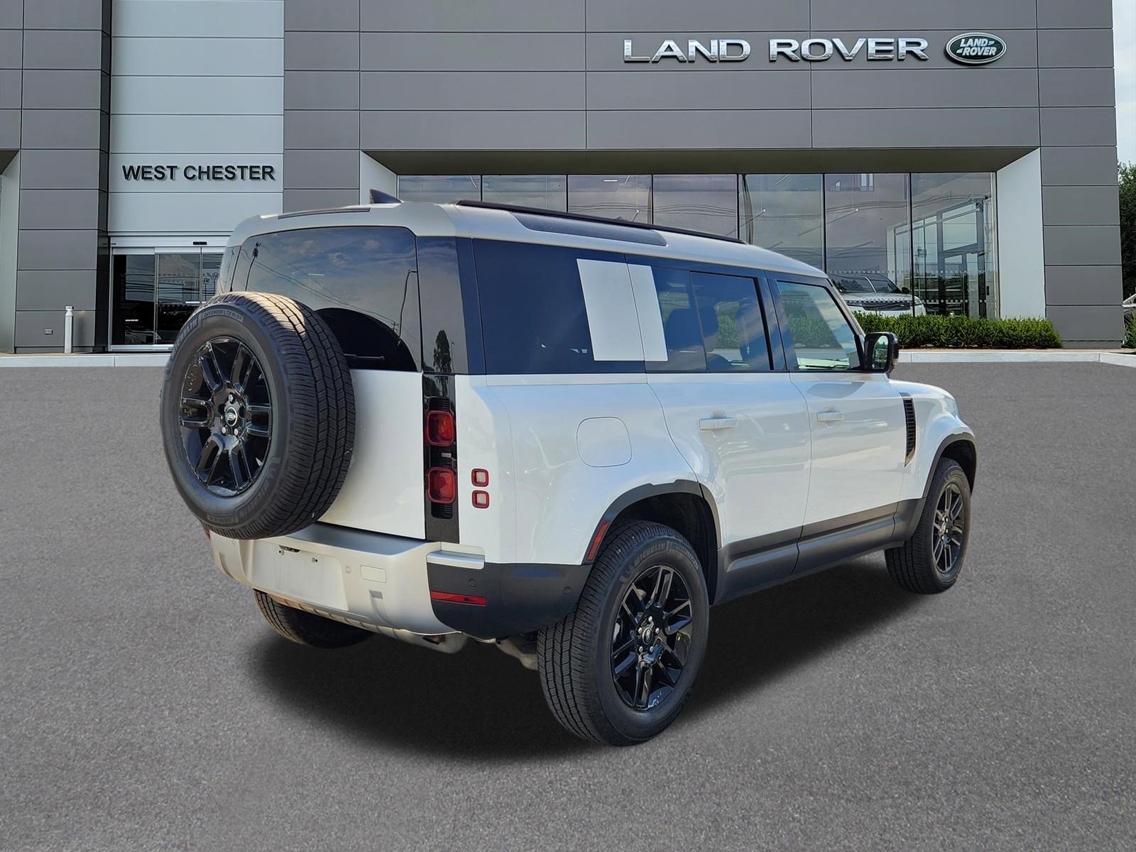 Certified 2025 Land Rover Defender 110 S AWD/4WD image 4