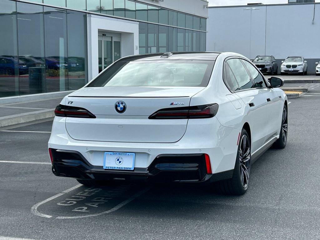 New 2026 BMW i7 M70 w/ Executive Package AWD/4WD image 5