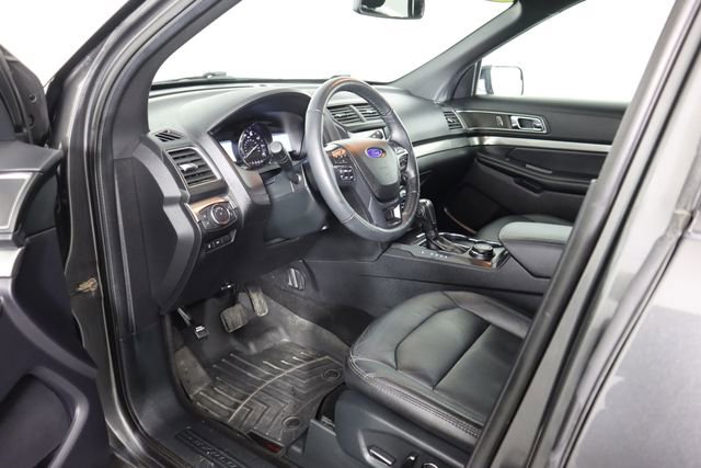 Certified 2018 Ford Explorer XLT w/ Equipment Group 202A image 29