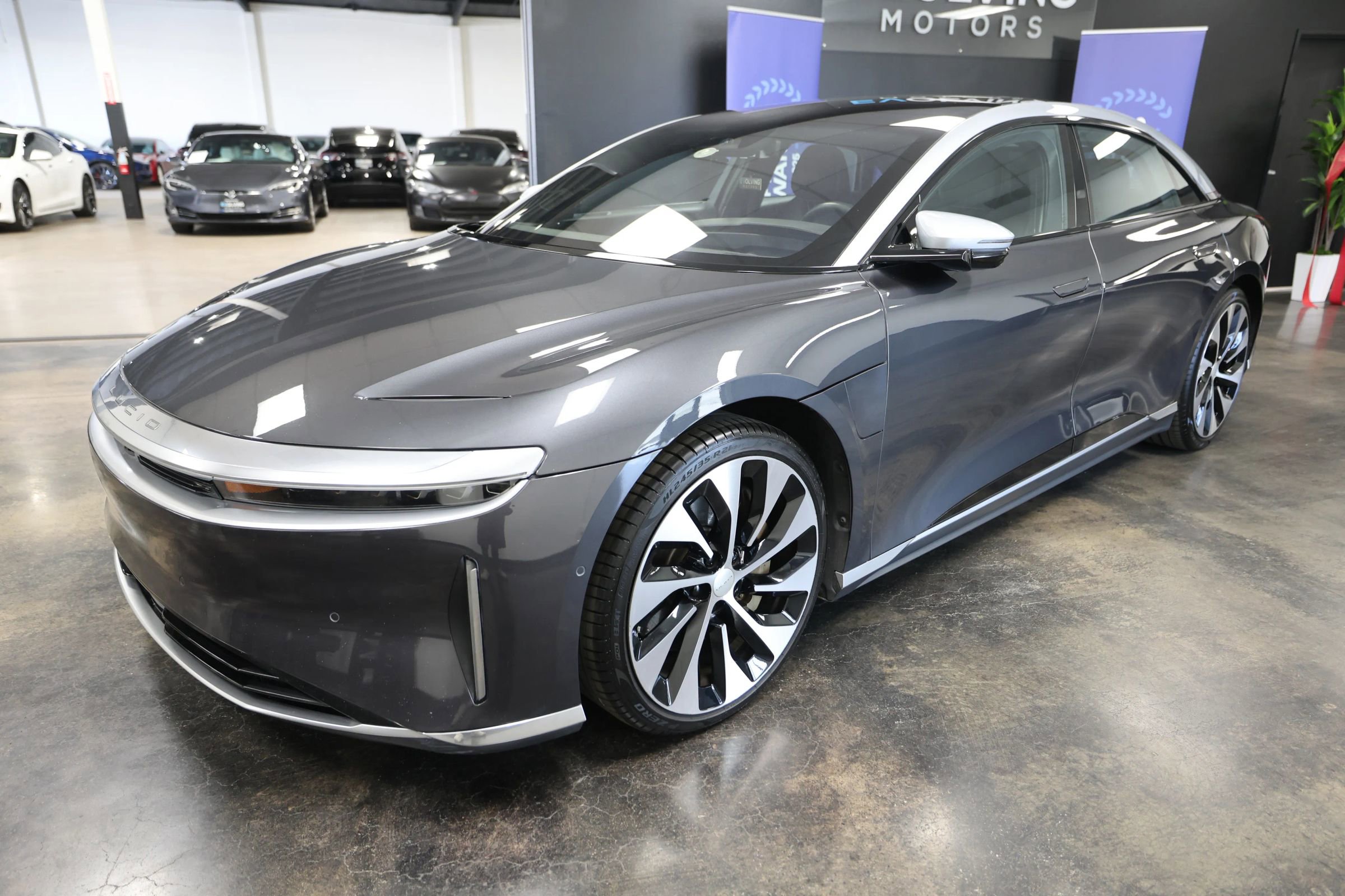 Used 2022 Lucid Air Grand Touring image 3