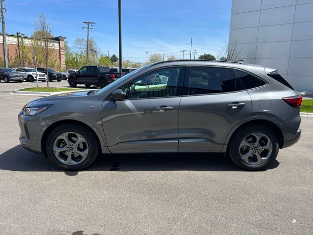 Used 2023 Ford Escape ST-Line w/ Tech Pack #1 AWD/4WD image 8