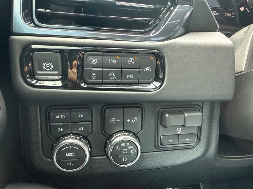 Used 2025 GMC Yukon XL AT4 Ultimate AWD/4WD image 28