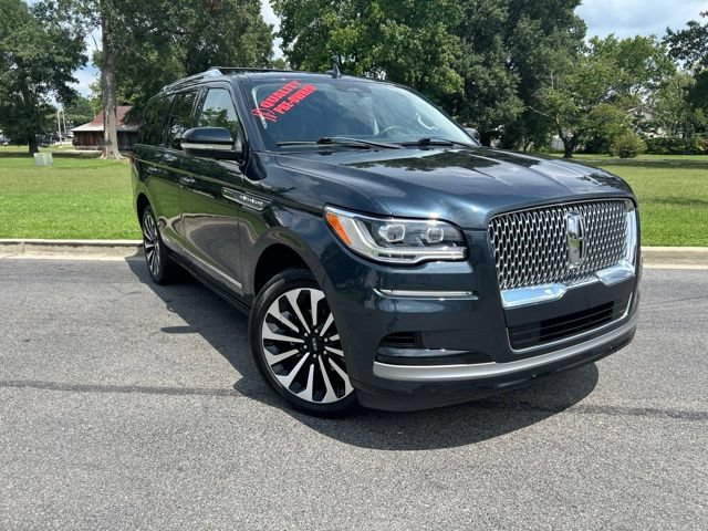 Used 2022 Lincoln Navigator Reserve AWD/4WD image 2
