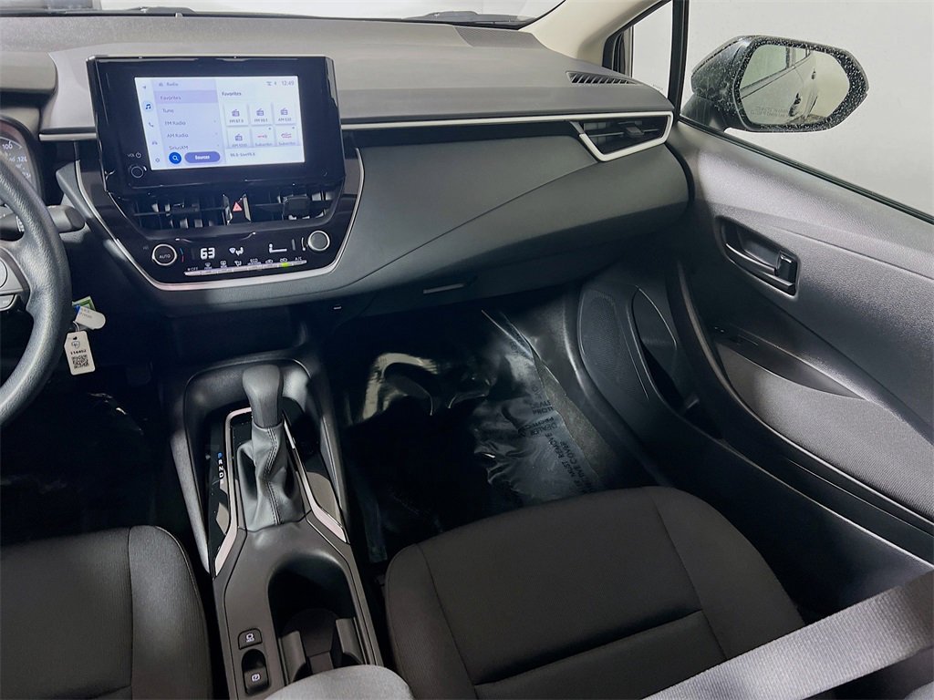 Used 2025 Toyota Corolla LE image 21