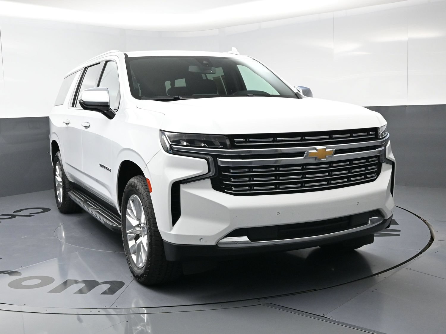 Used 2022 Chevrolet Suburban Premier RWD image 3