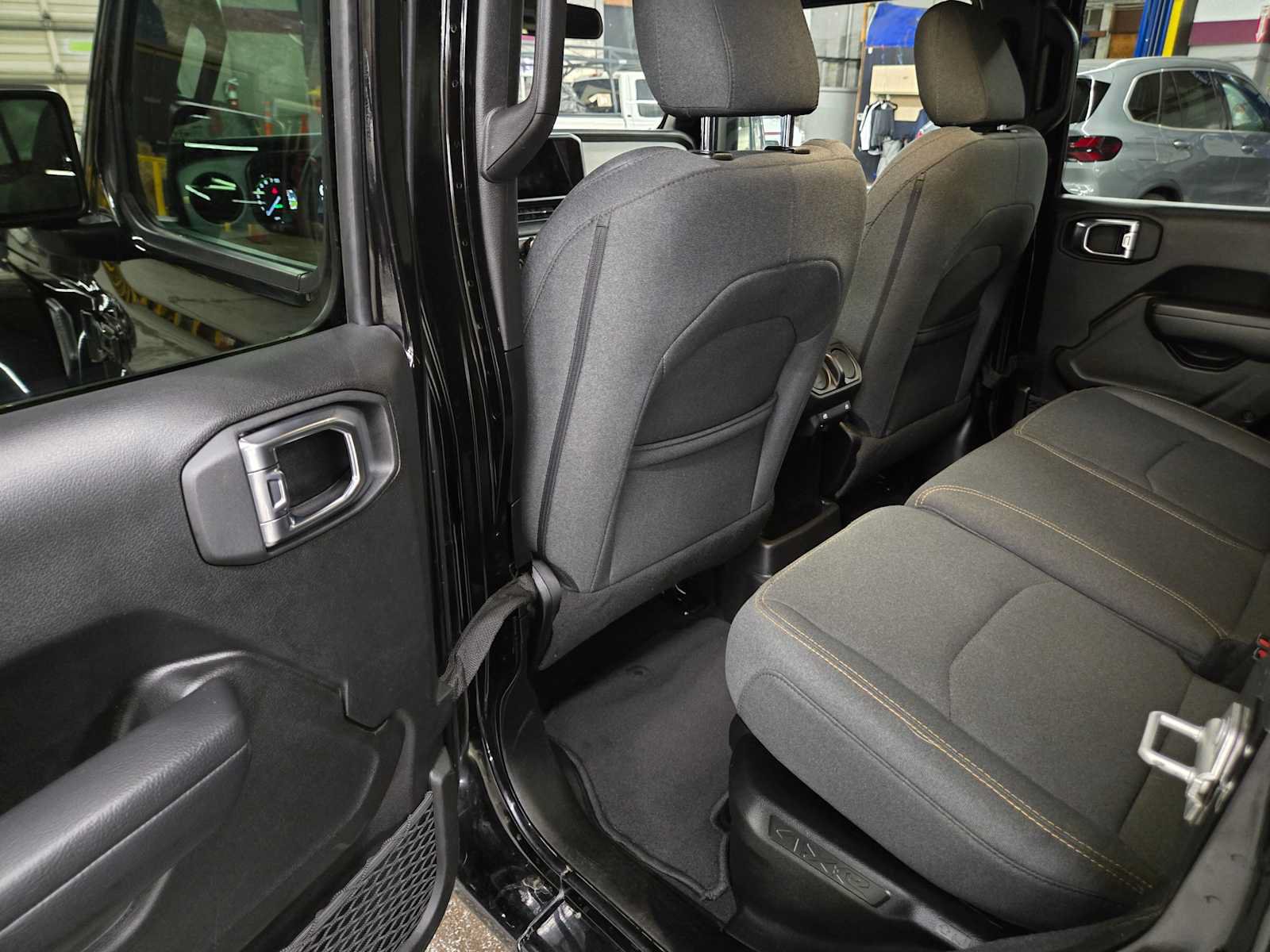 Used 2024 Jeep Wrangler Unlimited AWD/4WD image 16