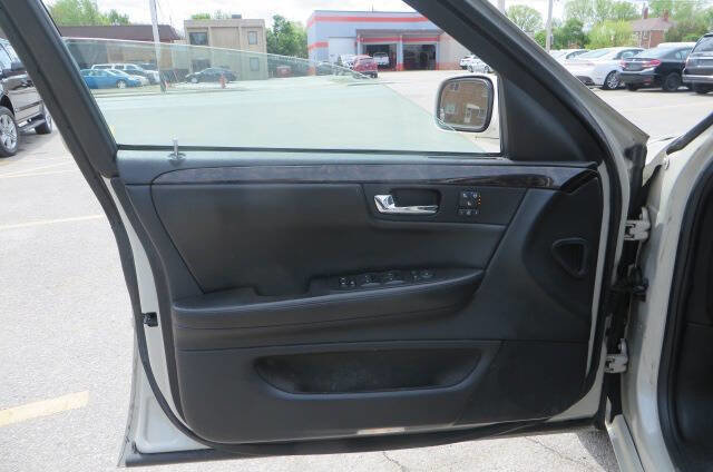 Used 2010 Cadillac DTS Luxury FWD image 6