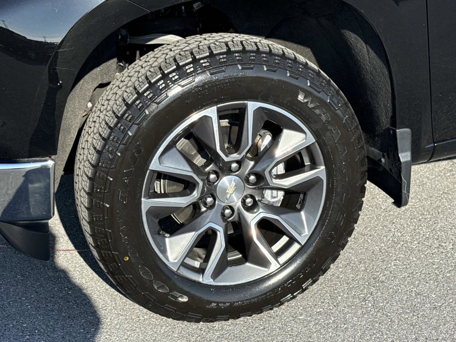 Used 2022 Chevrolet Silverado 1500 LT AWD/4WD image 29