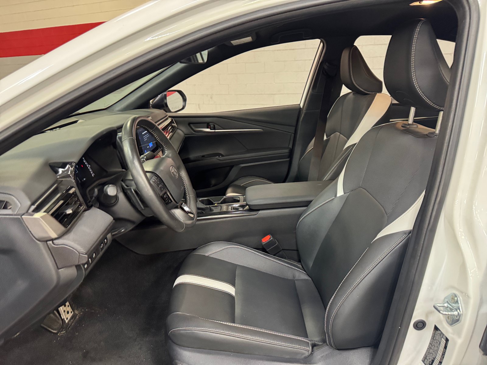 Certified 2026 Toyota Camry Hybrid w/ Convenience Package FWD image 14