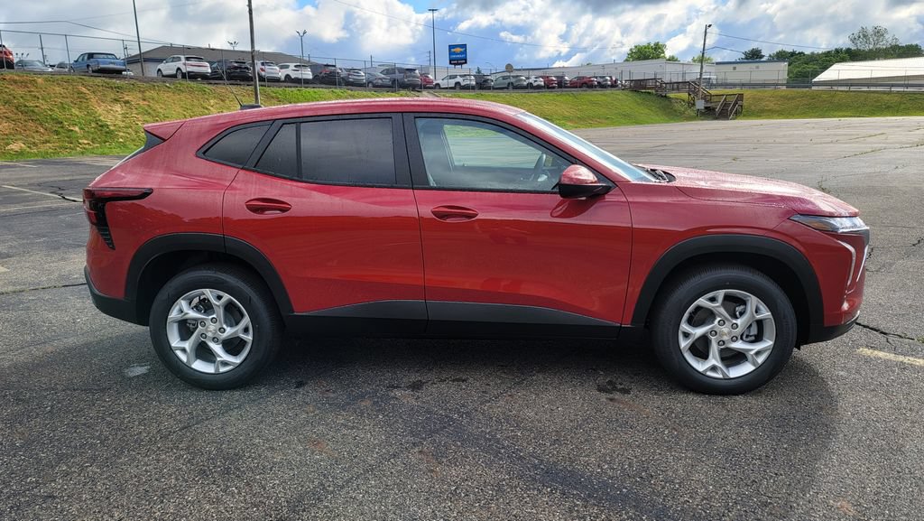 New 2026 Chevrolet Trax LS w/ LS Convenience Package FWD image 14