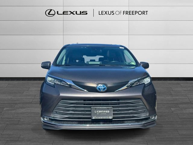 Used 2021 Toyota Sienna XLE FWD image 2