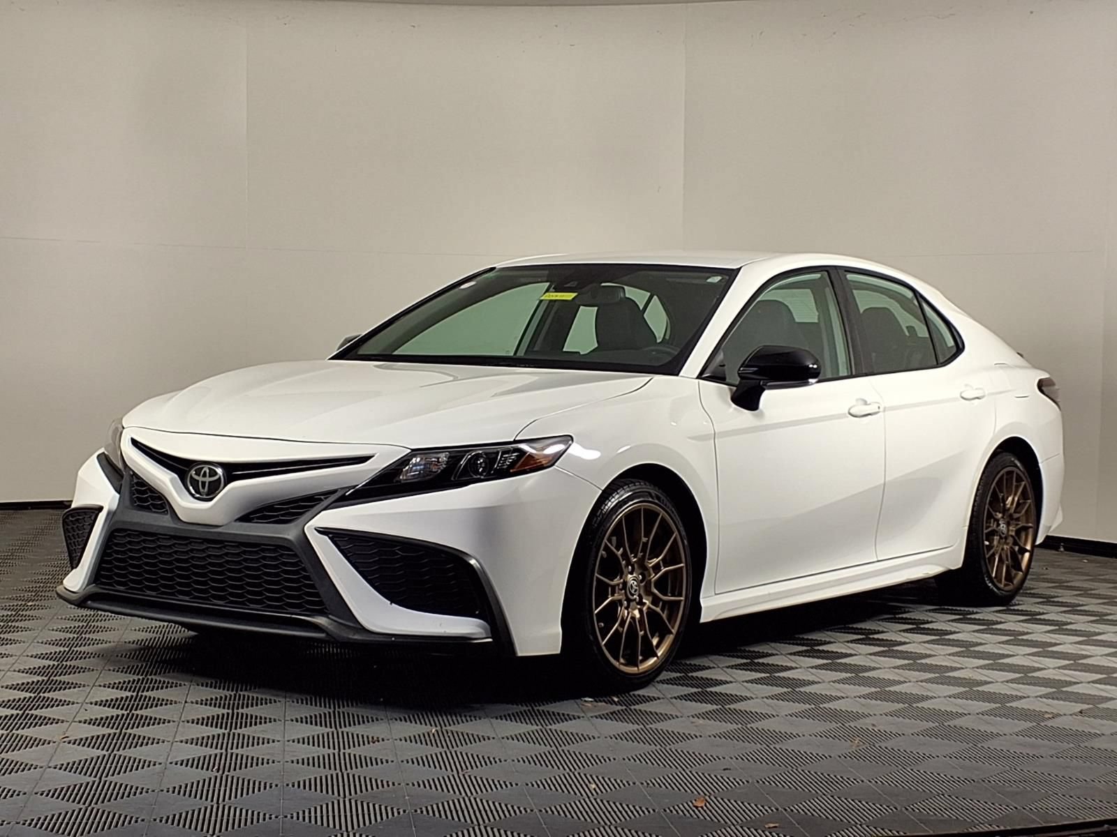 Used 2023 Toyota Camry SE w/ Convenience Package FWD image 3