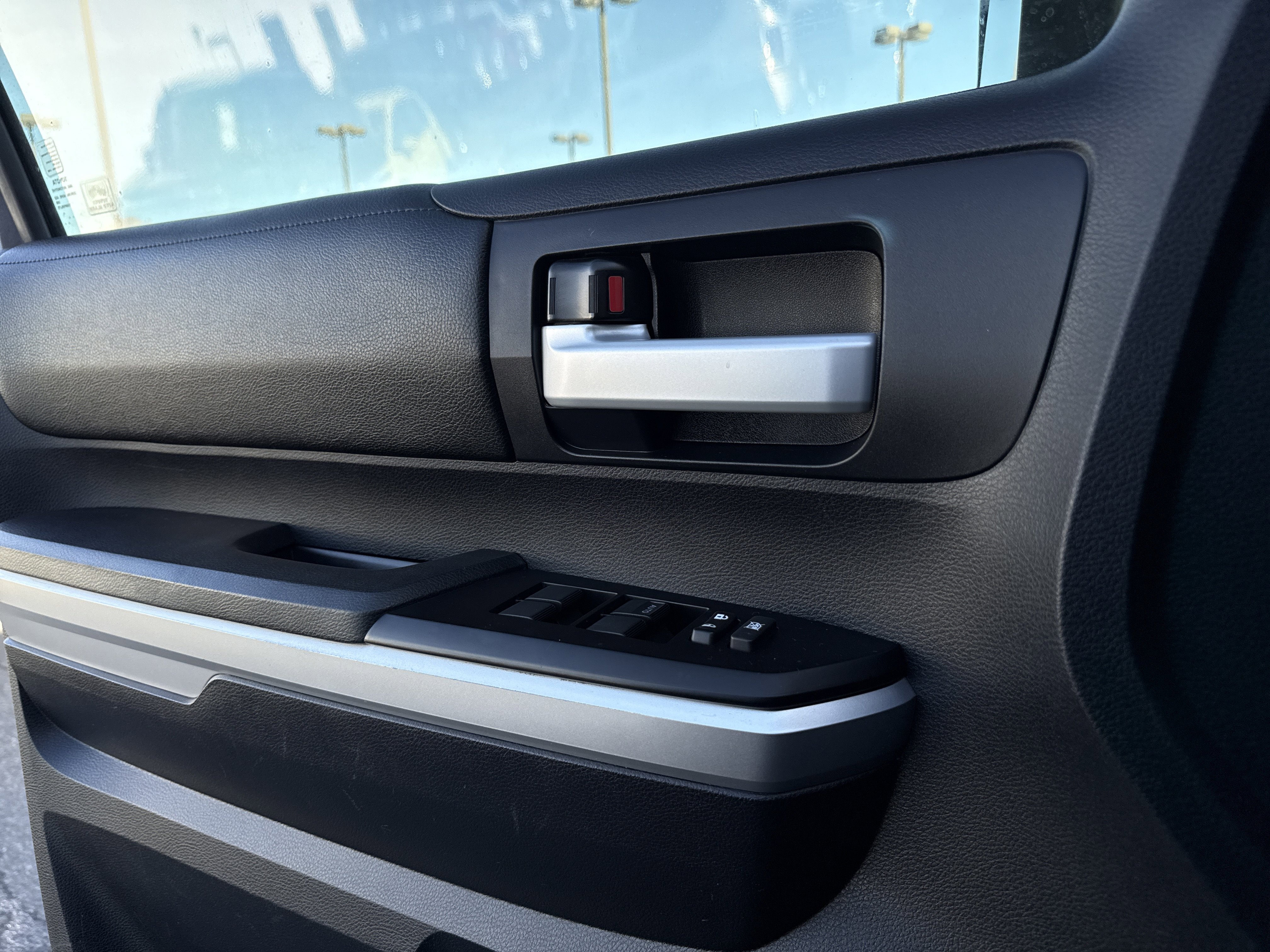 Used 2014 Toyota Tundra SR5 image 16