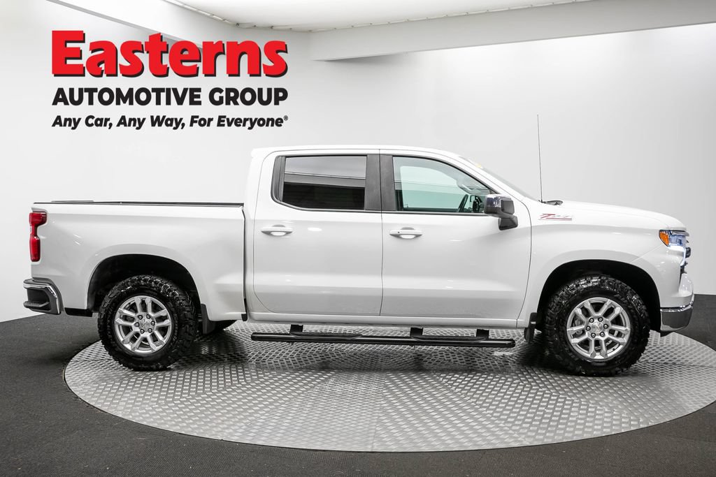 Used 2023 Chevrolet Silverado 1500 LT AWD/4WD image 4