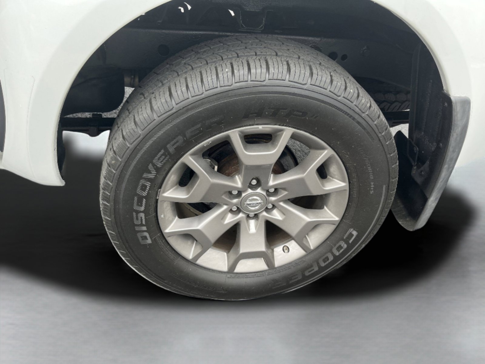 Used 2015 Nissan Frontier SL AWD/4WD image 9