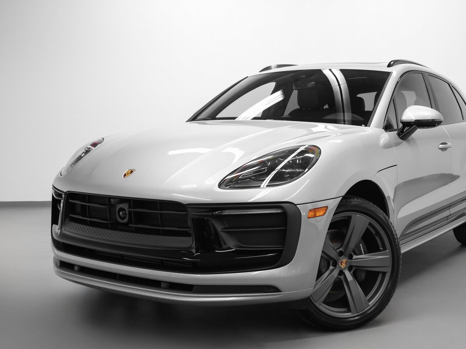 Certified 2026 Porsche Macan Turbo AWD/4WD image 7
