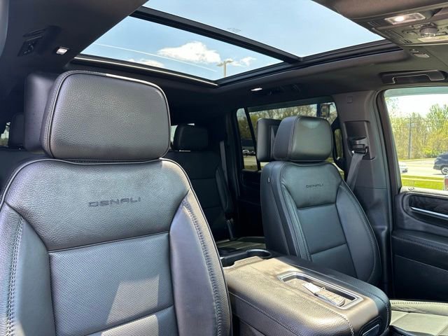Used 2023 GMC Yukon XL Denali w/ Advanced Technology Package AWD/4WD image 8