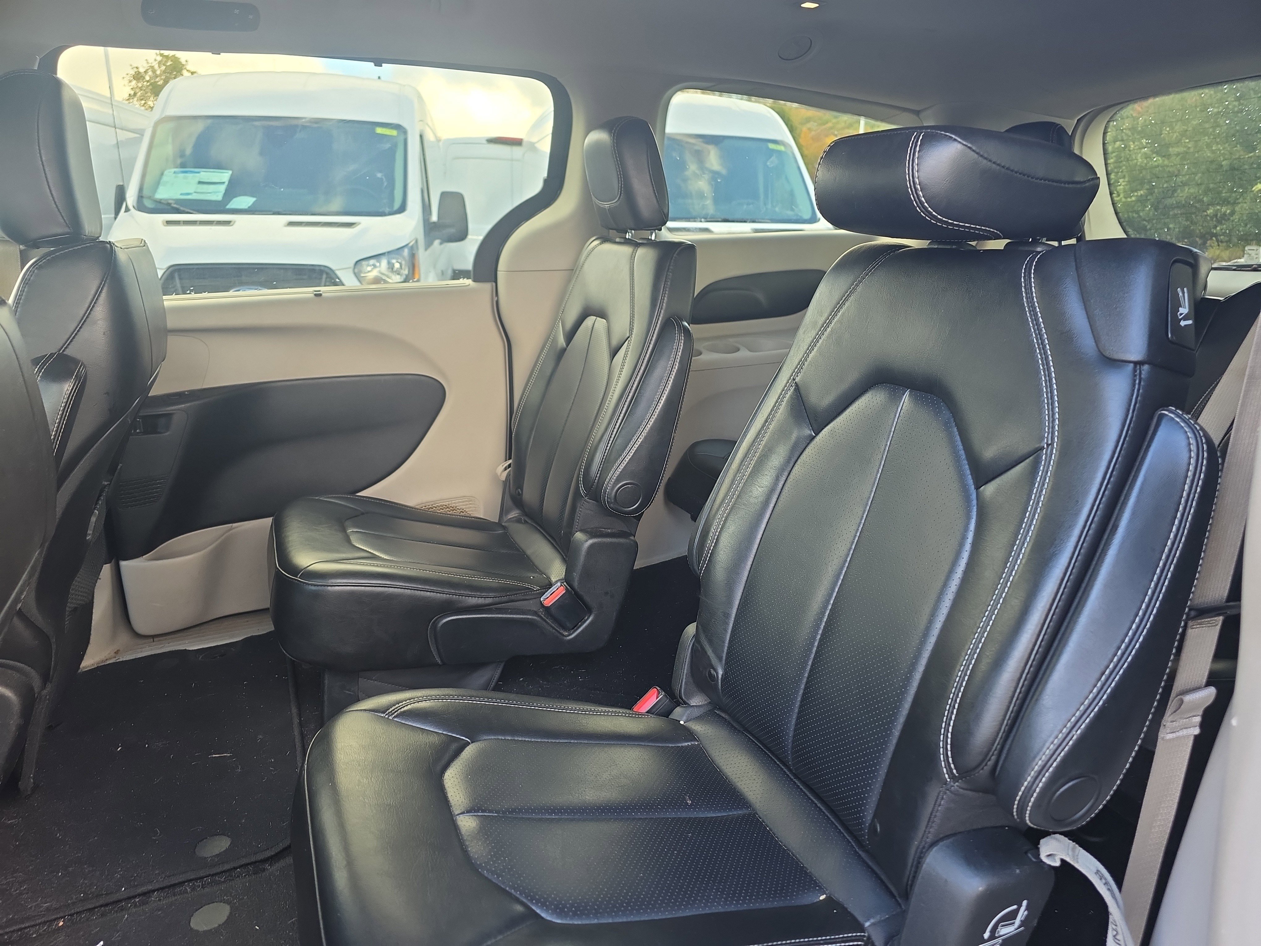 Used 2021 Chrysler Voyager Lxi image 22