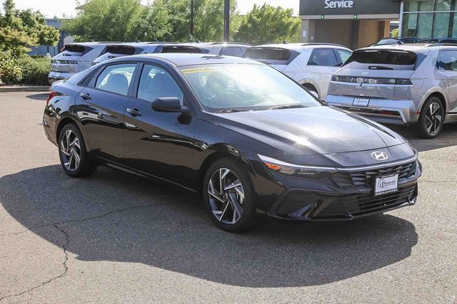 New 2025 Hyundai Elantra SEL FWD image 6