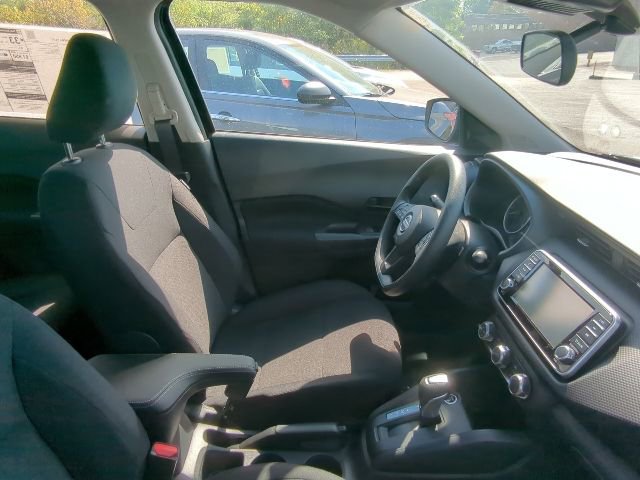 New 2025 Nissan Kicks Play S FWD image 11