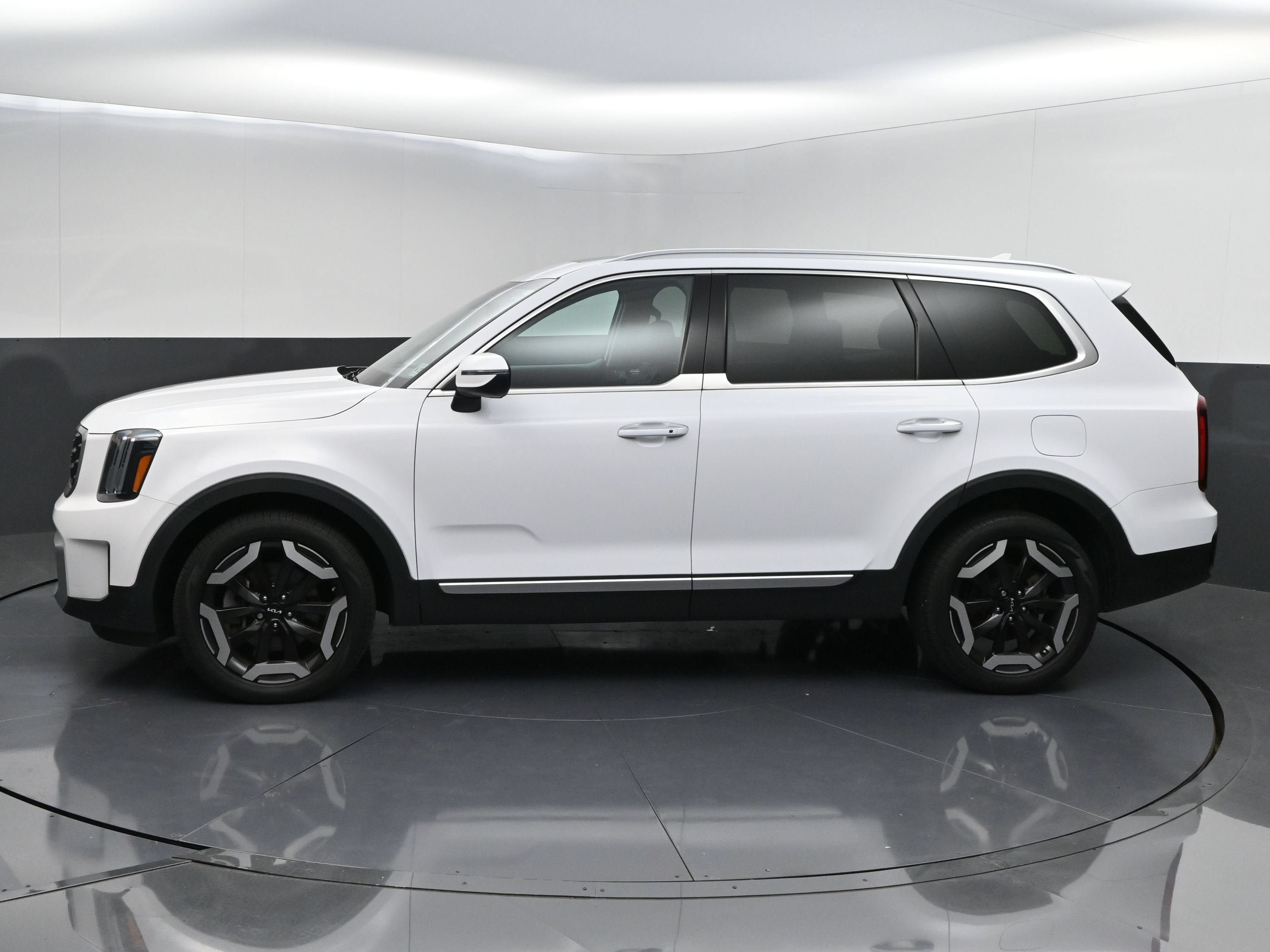 Used 2024 Kia Telluride S w/ S Sunroof Package AWD/4WD image 5