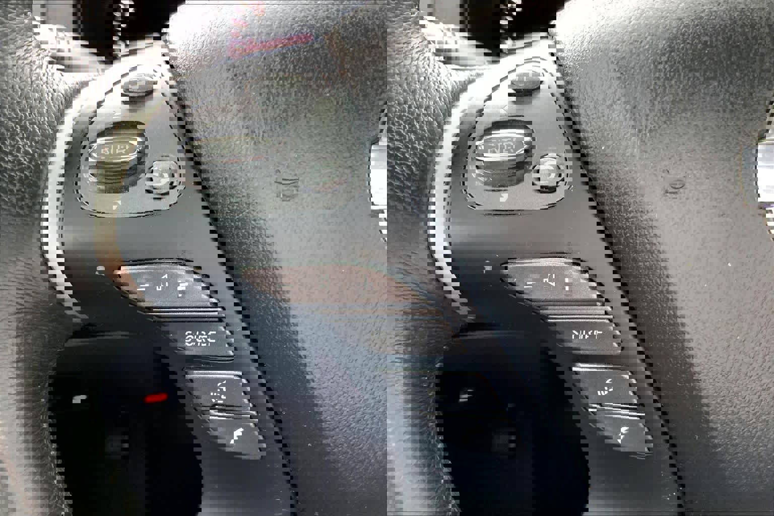 Used 2018 Nissan Pathfinder Platinum image 21