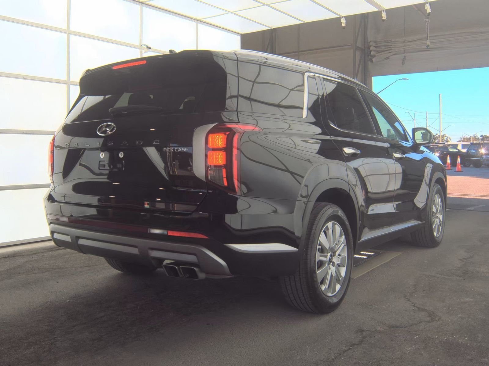 Used 2024 Hyundai Palisade SEL image 2
