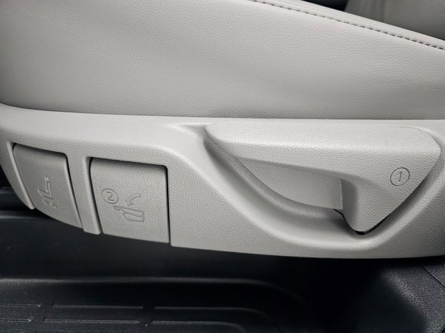 Used 2024 Toyota Highlander Limited image 33