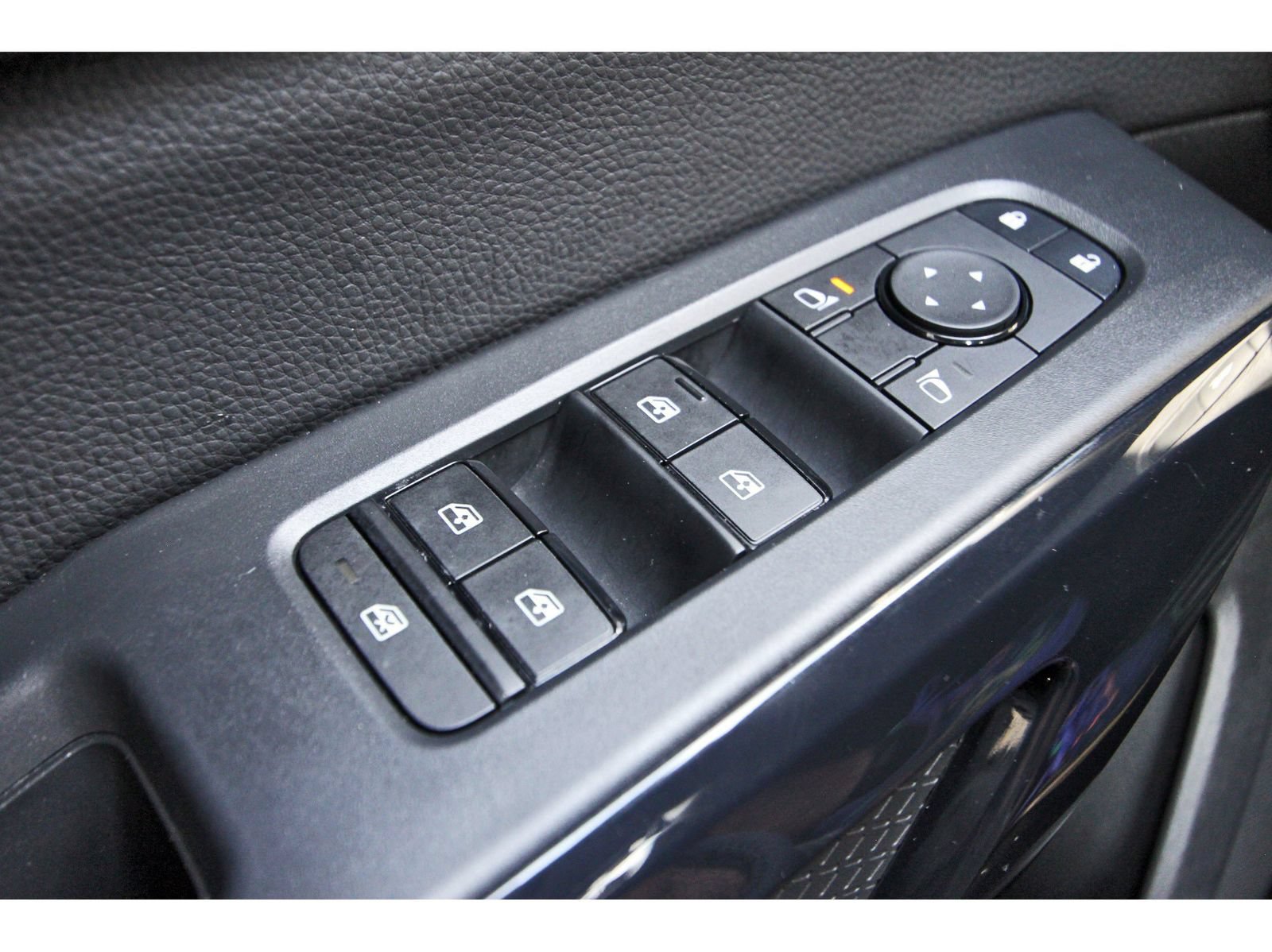 Certified 2025 Nissan Pathfinder SV FWD image 23