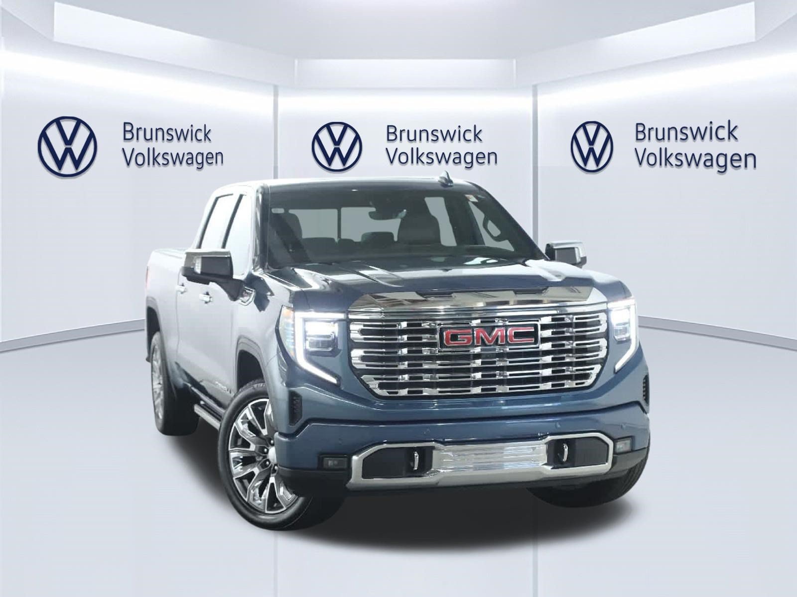 Used 2025 GMC Sierra 1500 Denali w/ Denali Reserve Package AWD/4WD image 2