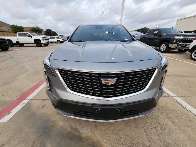 Used 2023 Cadillac XT4 Premium Luxury FWD image 2