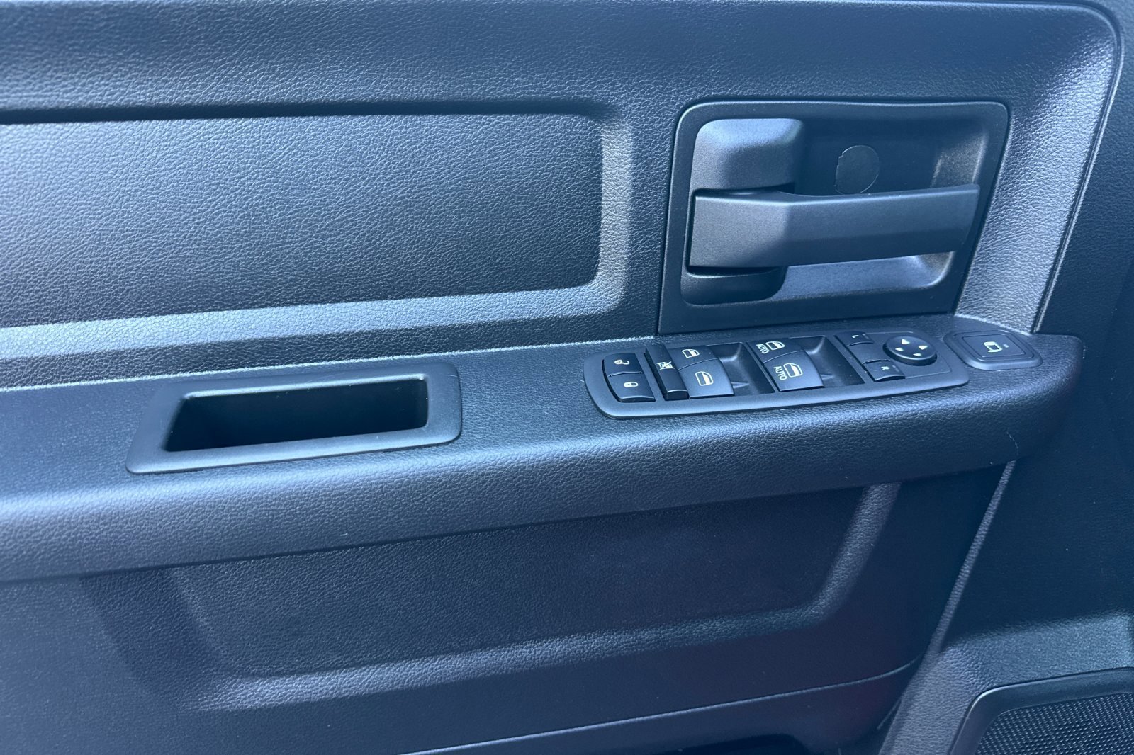 Used 2024 RAM 2500 Tradesman w/ Chrome Appearance Group image 12