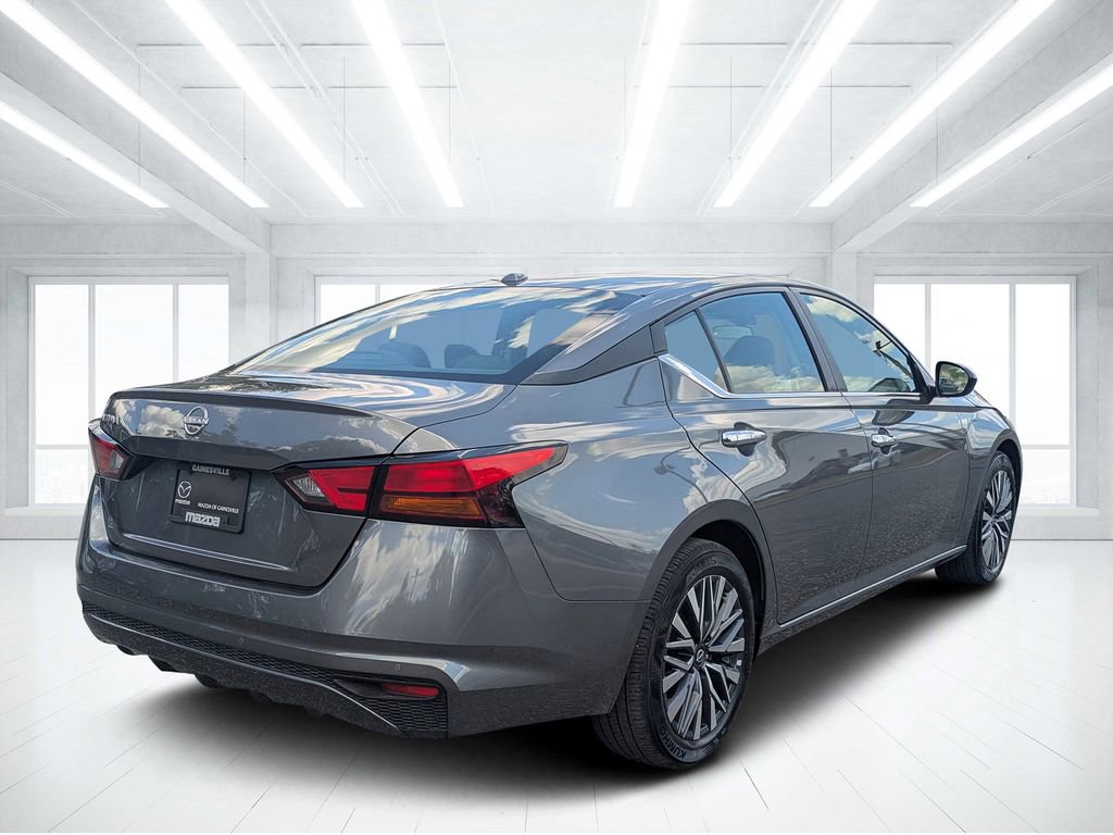 Used 2025 Nissan Altima 2.5 SV FWD image 3