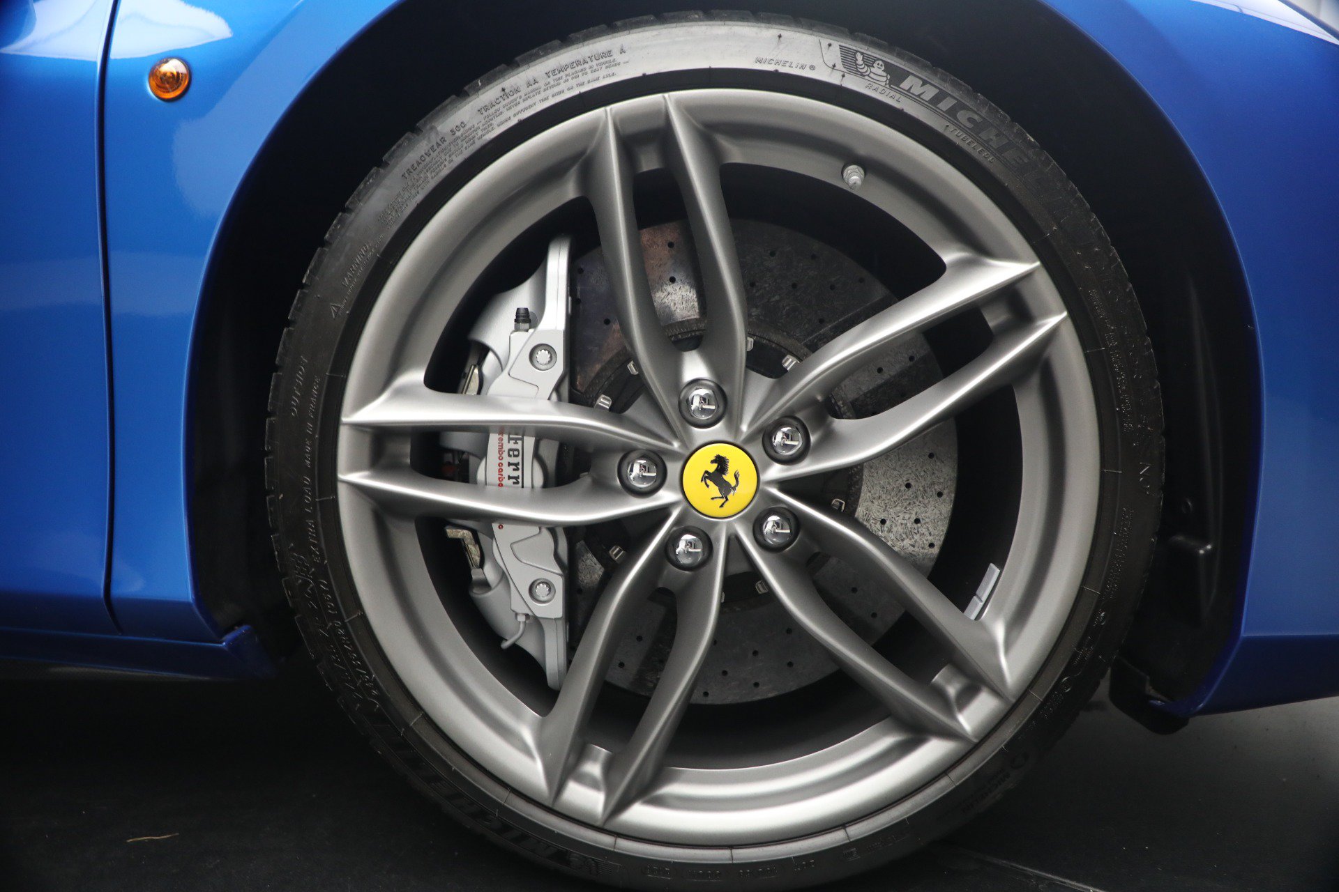 Used 2017 Ferrari 488 Spider RWD image 33