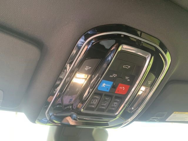Used 2023 Jeep Grand Cherokee Summit w/ Advanced Protech Group IV AWD/4WD image 16
