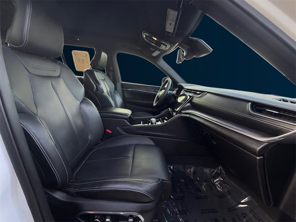 Used 2022 Jeep Grand Cherokee Overland w/ Luxury Tech Group IV image 17