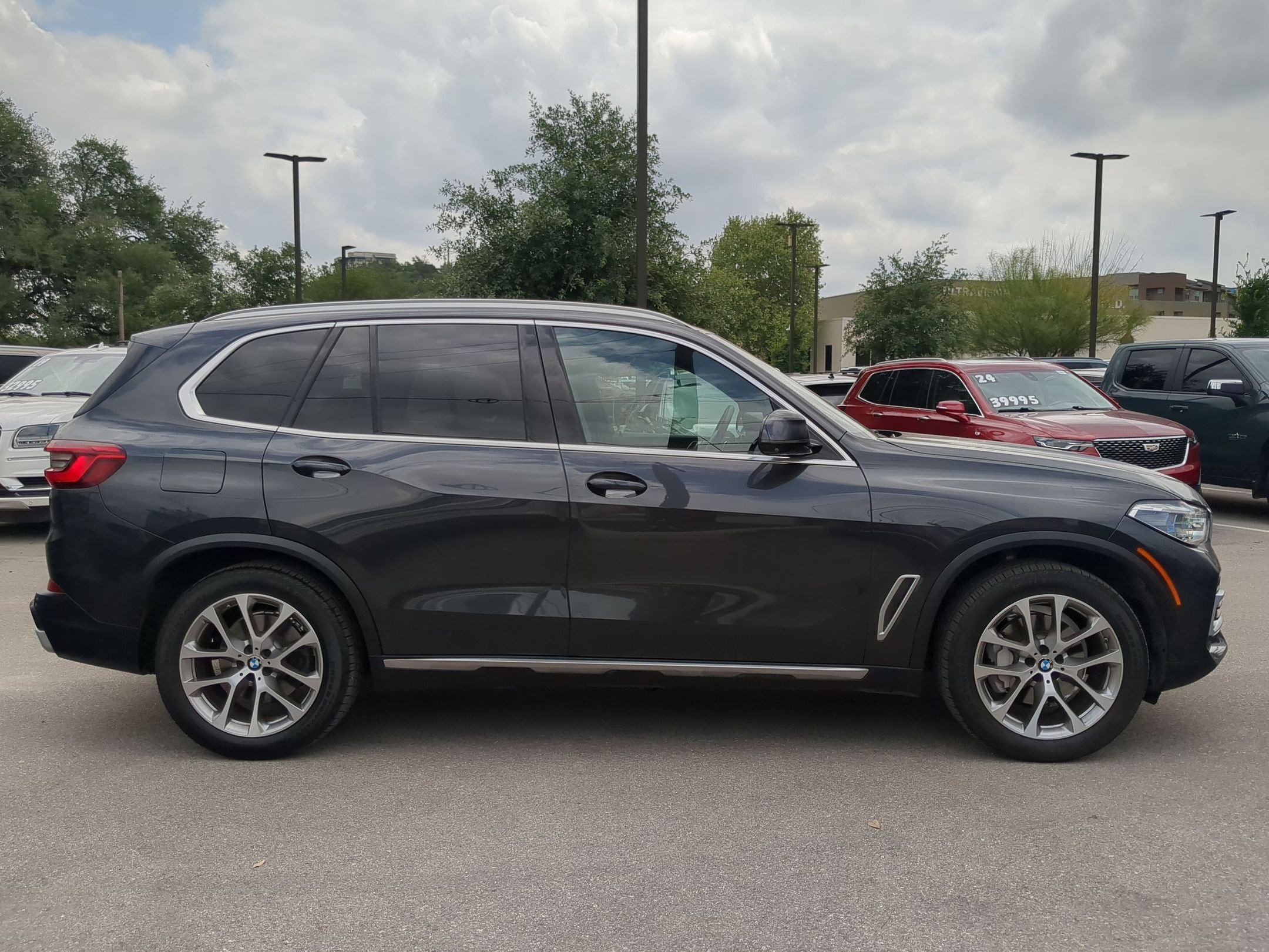 Used 2020 BMW X5 xDrive40i w/ Executive Package AWD/4WD image 2
