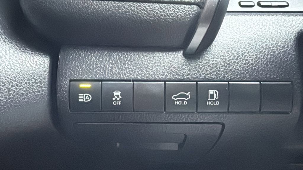 Used 2020 Toyota Camry SE w/ Carpet Mat Package FWD image 17