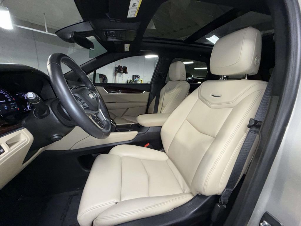 Used 2017 Cadillac XT5 Luxury w/ Driver Awareness Package image 2