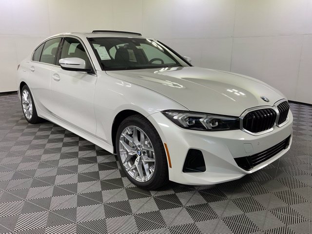 Certified 2025 BMW 330i xDrive Sedan w/ Convenience Package AWD/4WD image 3
