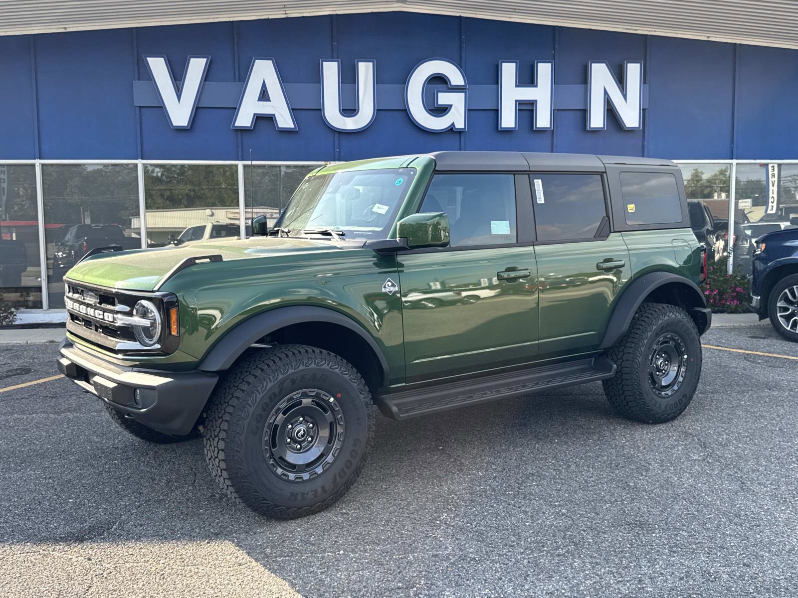New 2025 Ford Bronco Outer Banks w/ Sasquatch Package