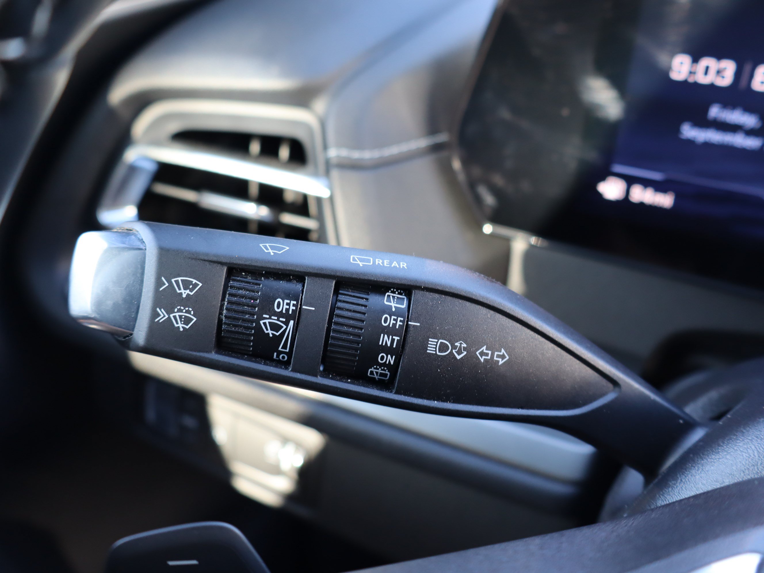 Used 2025 Chevrolet Traverse LT FWD image 22